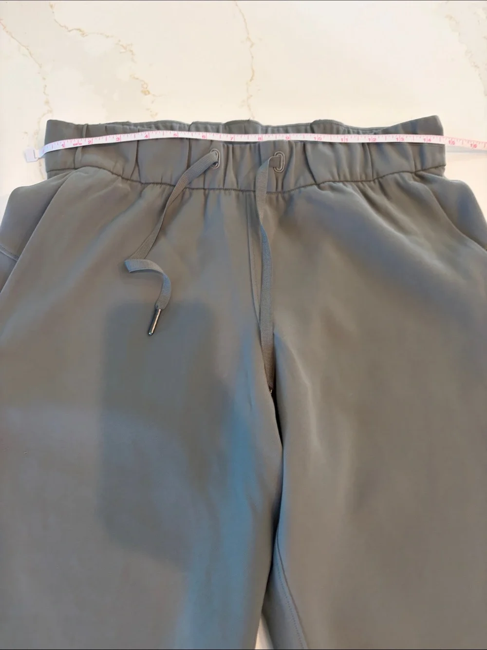 Ladies lululemon athletica Olive greenJogger Pants with elastic waist